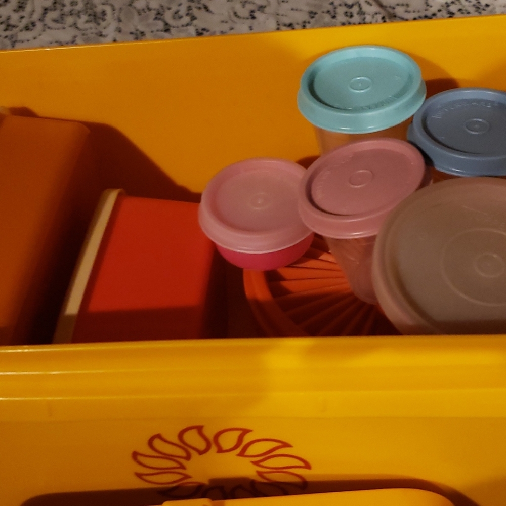 Tupperware Containers with Lids. - Picture 6 of 6